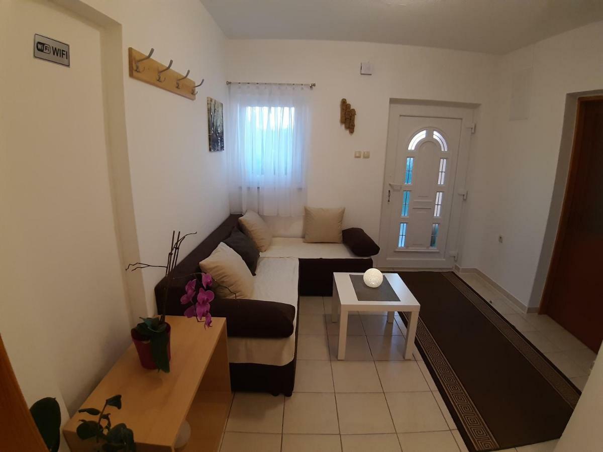 Appartamento House Jelena&Marija Rakovica Esterno foto