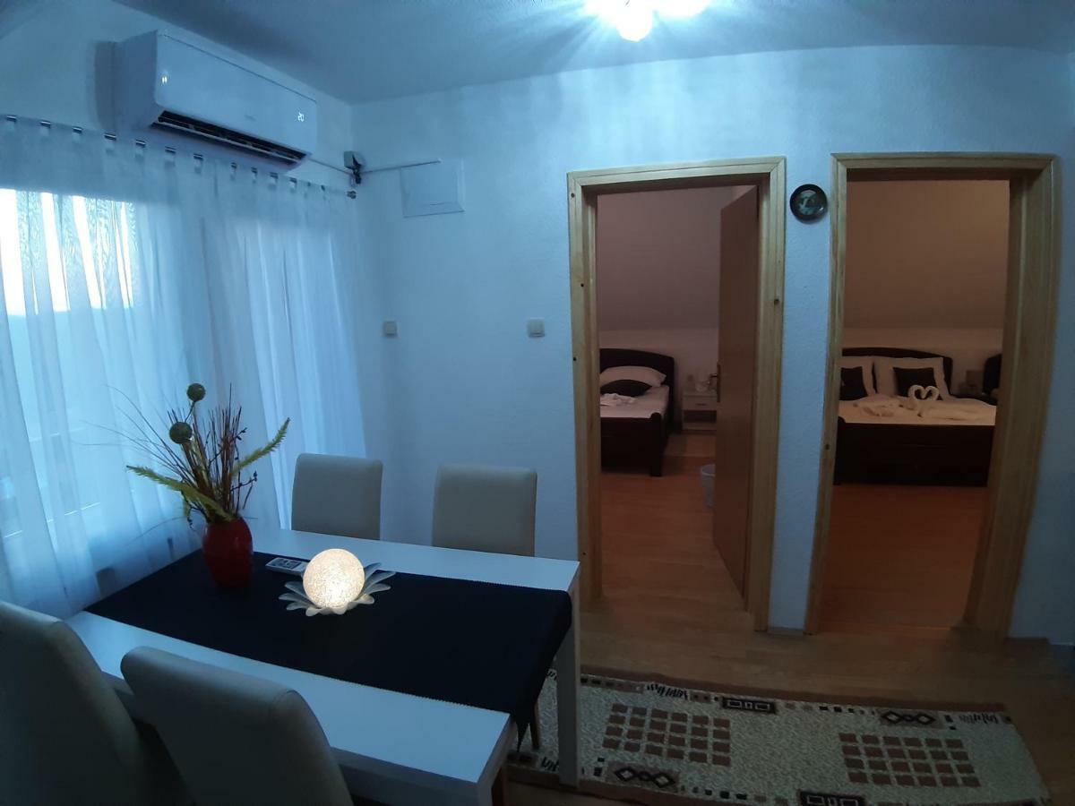 Appartamento House Jelena&Marija Rakovica Esterno foto