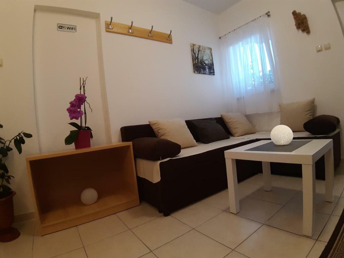 Appartamento House Jelena&Marija Rakovica Esterno foto