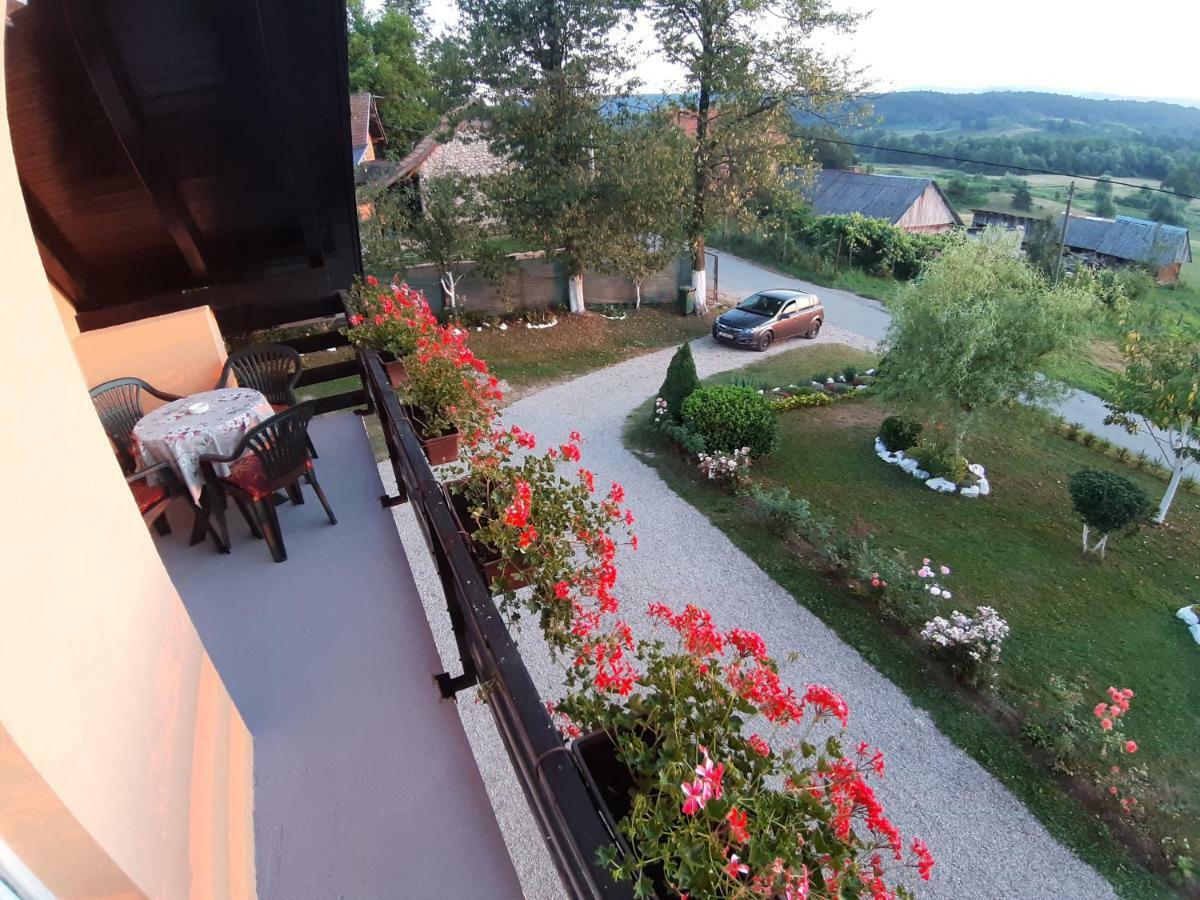 Appartamento House Jelena&Marija Rakovica Esterno foto